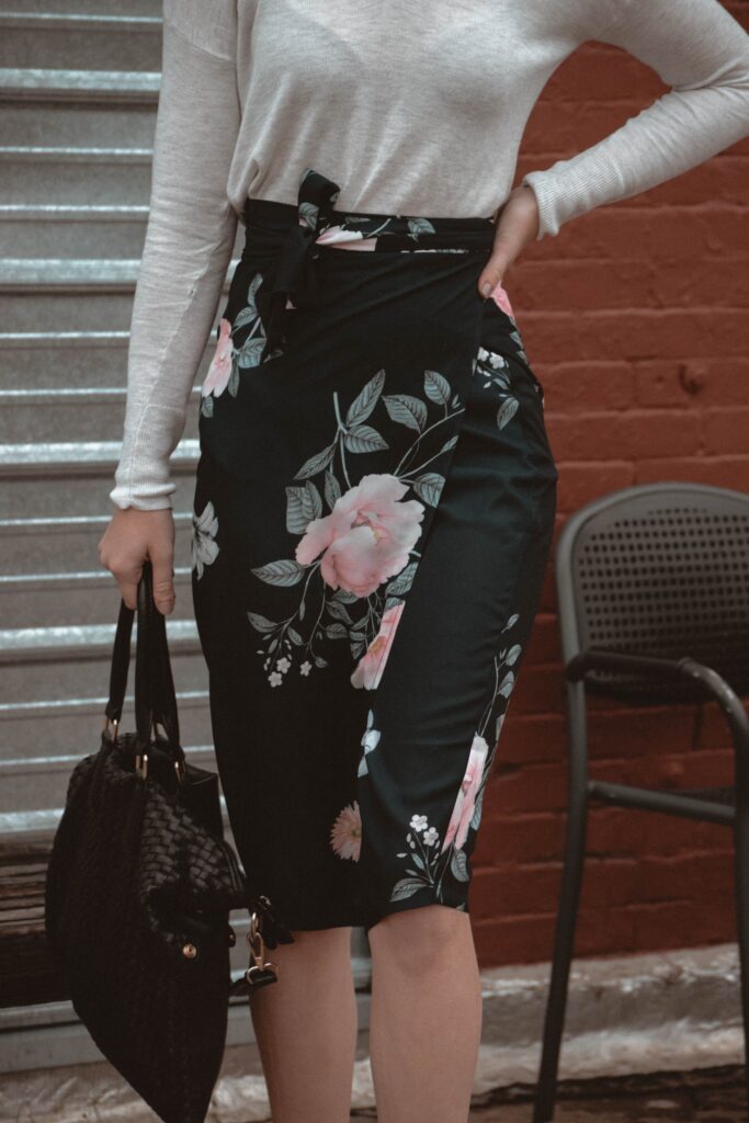 Monochrome Minimalist | Amy Lynn Clothing | London | UK | Workwear | Workwear trends | Floral Midi Skirt