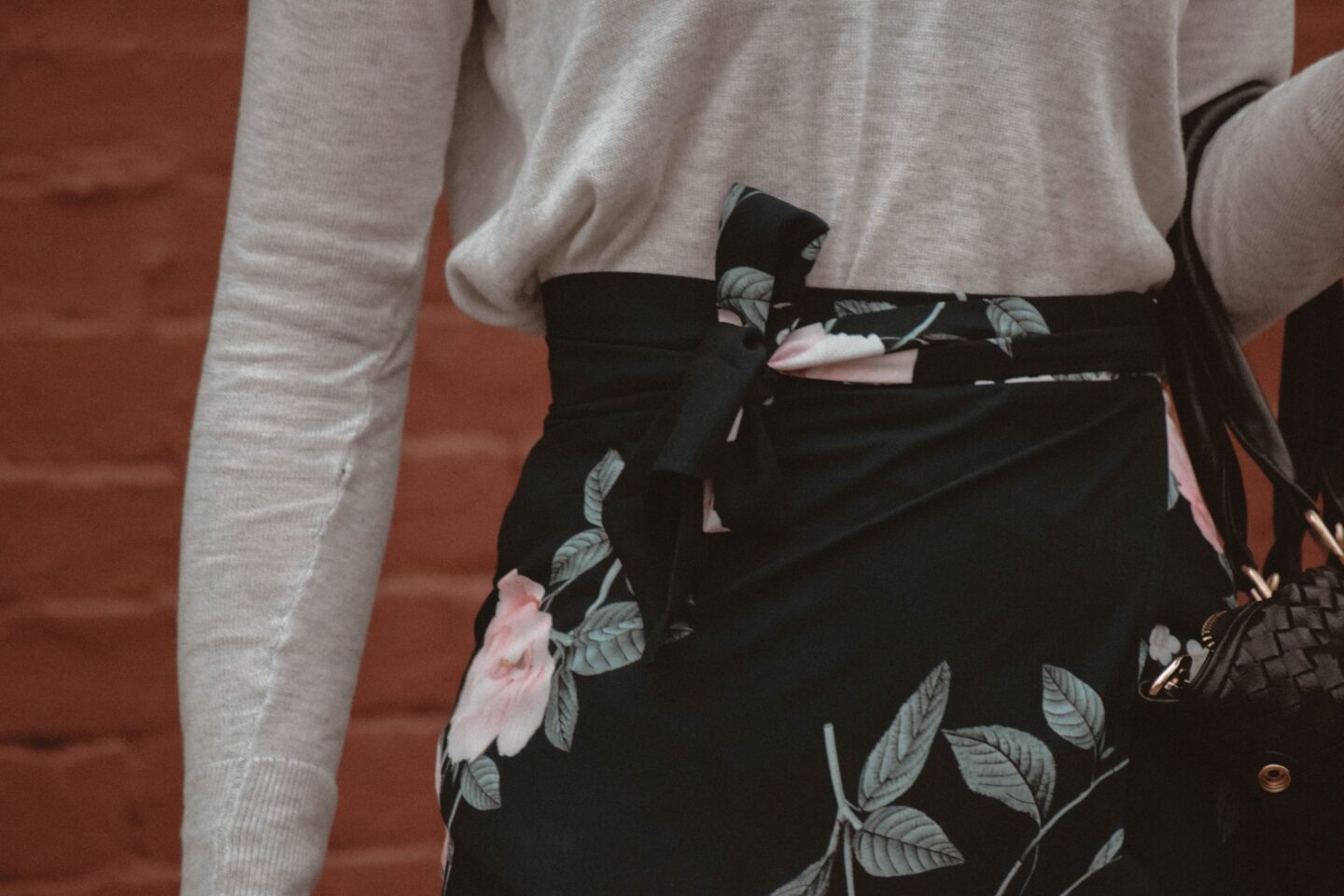 Monochrome Minimalist | Amy Lynn Clothing | London | UK | Workwear | Workwear trends | Floral Midi Skirt